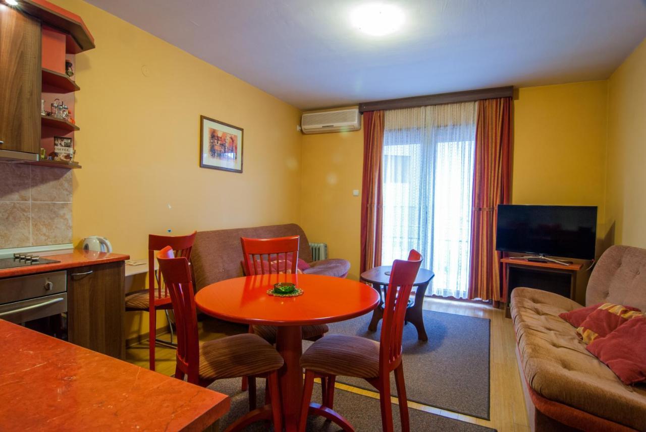 Raj Apartment *